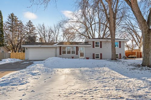8601 Cherokee Dr N, Brooklyn Park, MN, 55428-1916 | Card Image
