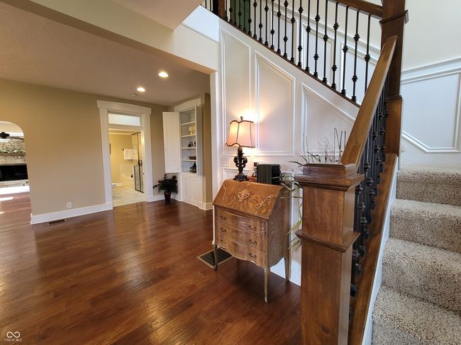 Open grand staircase. | Image 19