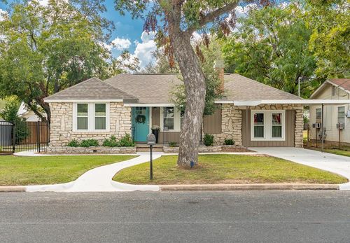 103 W Centre St, Fredericksburg, TX, 78624-3307 | Card Image