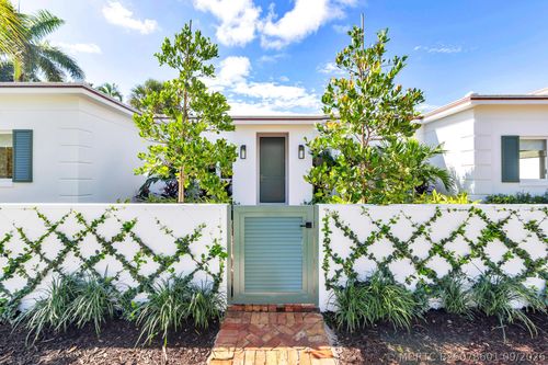 110 Greenwood Dr, West Palm Beach, FL, 33405-1912 | Card Image