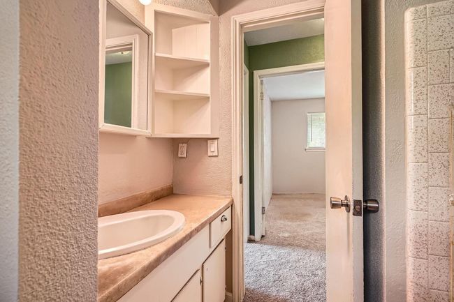 Bathroom | Image 16