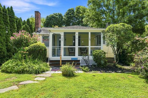 400 Orchard St, New Suffolk, NY, 11956 | Card Image