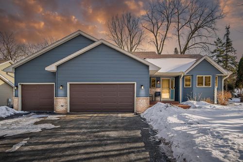 800 Griffin Ave, Mahtomedi, MN, 55115-1711 | Card Image