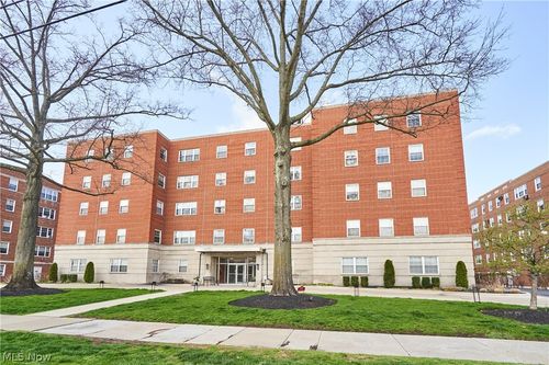 411-18975 Van Aken Blvd, Shaker Heights, OH, 44122-3539 | Card Image