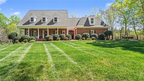 8200 Styers Ferry Rd, Clemmons, NC, 27012-8081 | Card Image