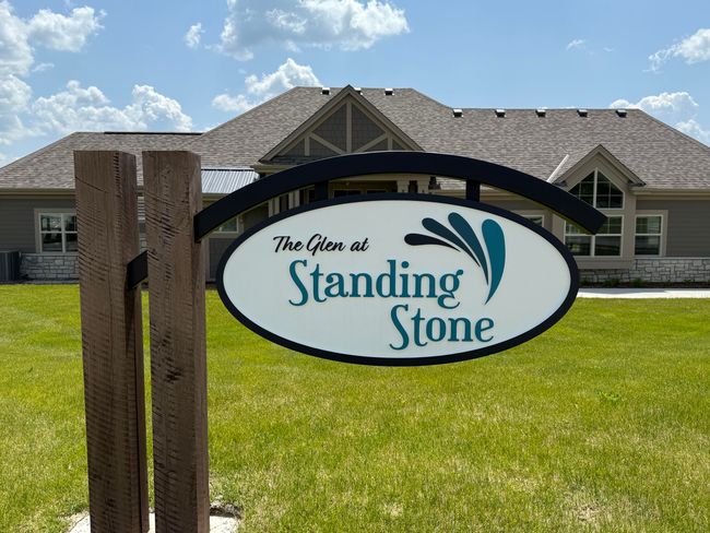 421 Standing Stone Dr, Condo with 2 bedrooms, 2 bathrooms and null parking in Waukesha WI | Image 8