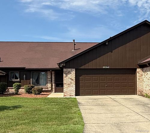 20342 Pine Meadow Dr, Clinton Township, MI, 48036-1996 | Card Image