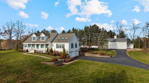 111 Sandown Rd, Chester, NH, 03036-4219 | Card Image