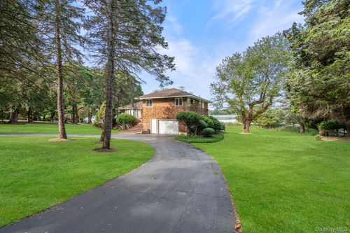 24 Conscience Cir, Setauket, NY, 11733-3106 | Card Image