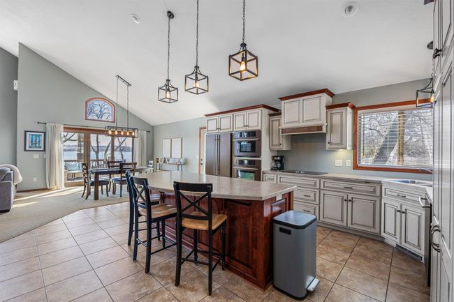 Huge kitchen, tons of cabinets! | Image 9