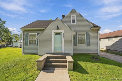 2262 River Rd, Niagara Falls, NY, 14304-3712 | Card Image