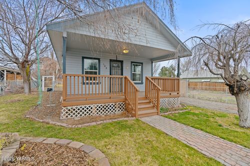 103 E Bartlett Ave, Selah, WA, 98942-1115 | Card Image