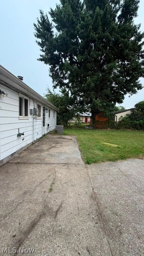 5830 Beech Drive, Mentor-on-the-Lake, OH, 44060 | Card Image