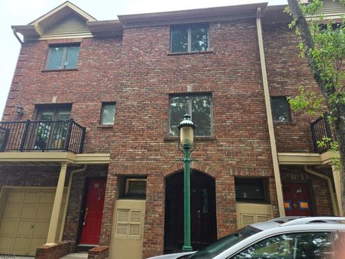 34 Mews Ln, South Orange, NJ, 07079-1740 | Card Image