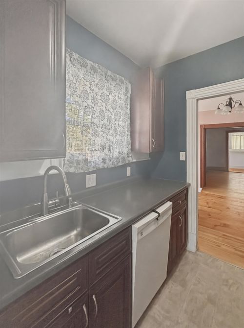 646 Maple St, Manchester, NH, 03104-3745 | Card Image