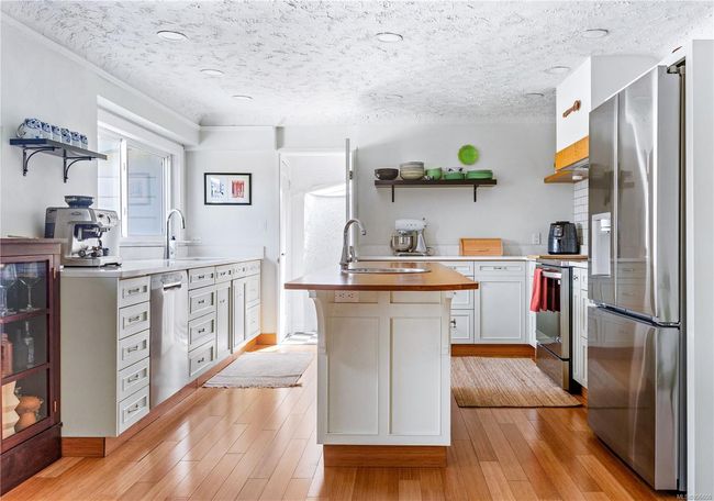 931 Mesher Pl, House other with 3 bedrooms, 3 bathrooms and 4 parking in Esquimalt BC | Image 18