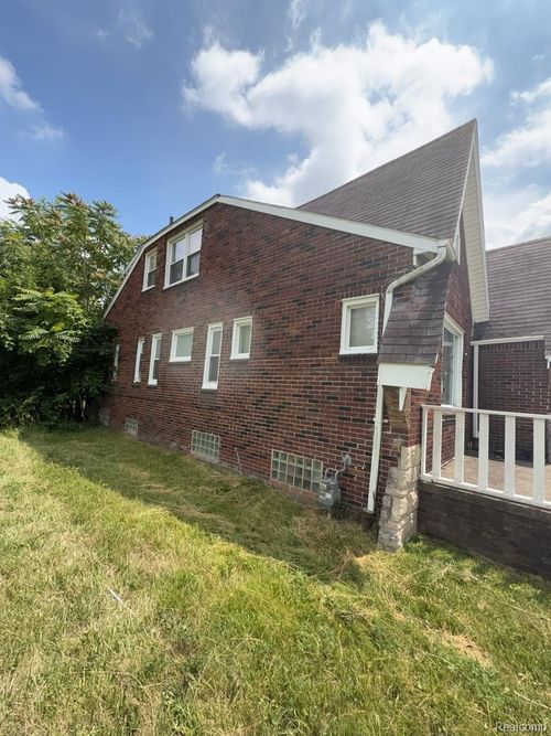 9164 Mendota St, Detroit, MI, 48204-2649 | Card Image