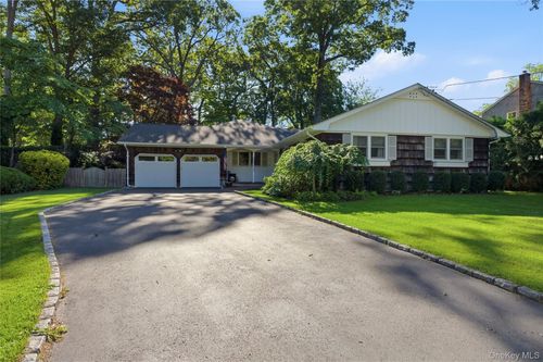 30 Woodland Road, Brookhaven, NY, 11764 | Card Image