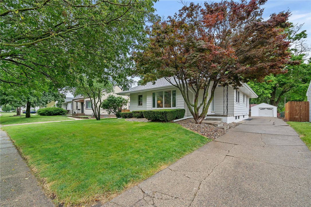 51st St, Des Moines, IA 50310