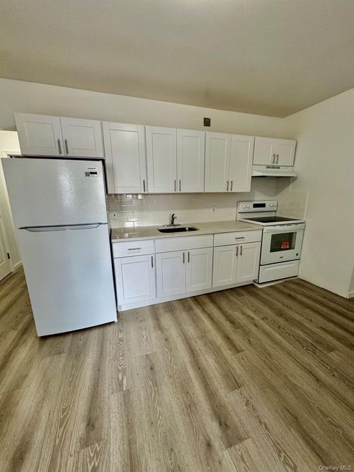 2b-320 Jericho Tpke, Floral Park, NY, 11001-2160 | Card Image