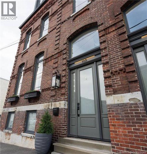 103 Pitt St, Saint John, NB, E2L2W2 | Card Image