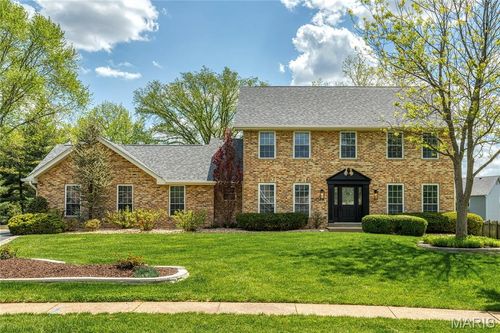 172 Log Hill Ln, Ballwin, MO, 63011-3283 | Card Image