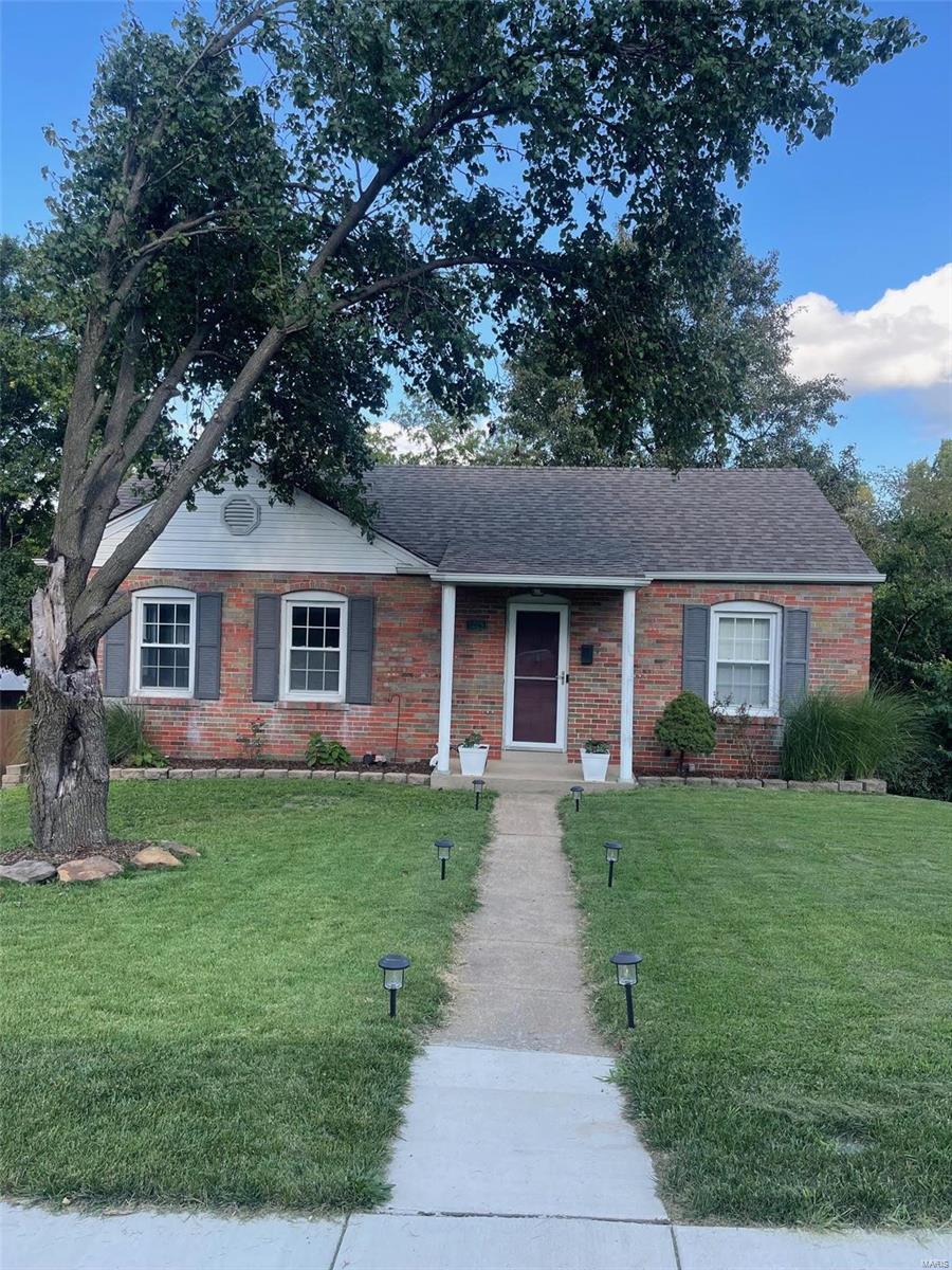 Mackenzie Rd, Saint Louis, MO 63123