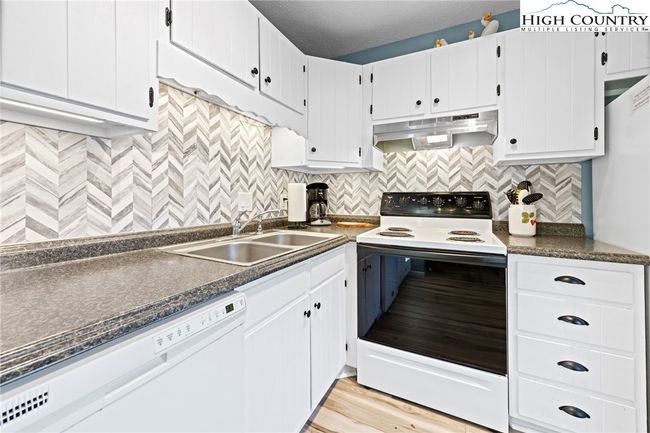 UNIT-44 - 1491 Sugar Mountain Dr, Condo with 3 bedrooms, 2 bathrooms and null parking in Sugar Mountain NC | Image 11