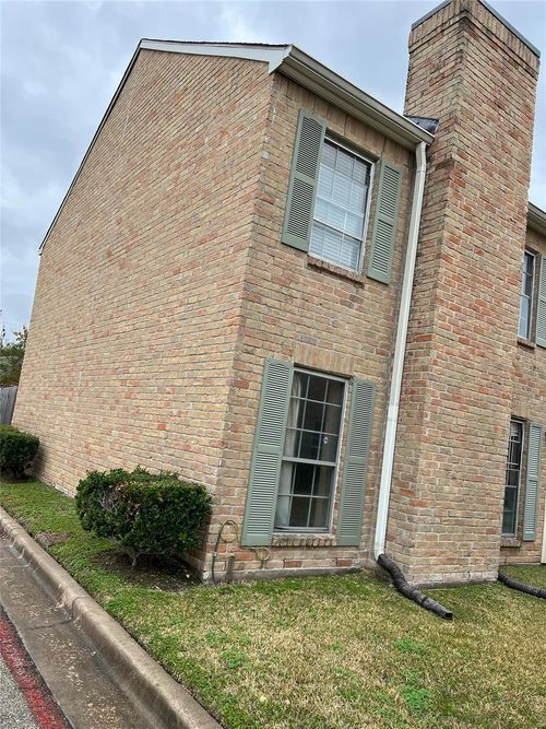 84 W Park West Dr, Houston, TX, 77072-1321 | Card Image