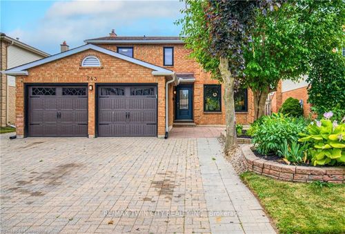 243 Highview Dr, Kitchener, ON, N2N2K6 | Card Image