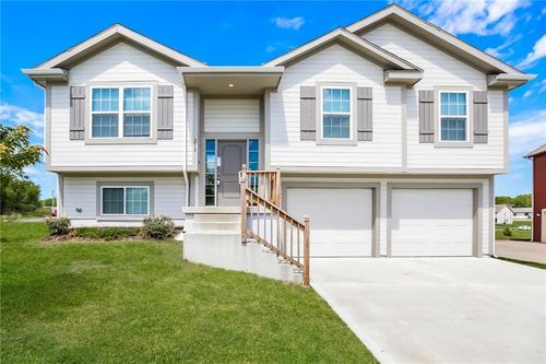 210 Elissa Dr, Raymore, MO, 64083-7823 | Card Image