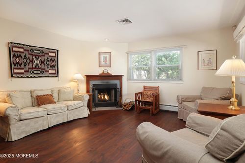 637 Compass Ave, Beachwood, NJ, 08722-4123 | Card Image