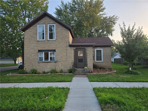 2 N Culver St, Chippewa Falls, WI, 54729-2704 | Card Image