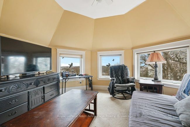 20 Belvedere Ave, House other with 6 bedrooms, 4 bathrooms and 3 parking in Parry Sound ON | Image 32