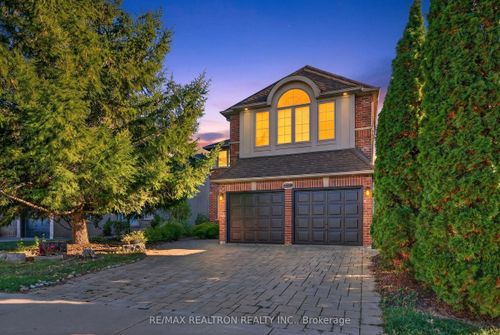 446 Silken Laumann Dr, Newmarket, ON, L3X2H9 | Card Image