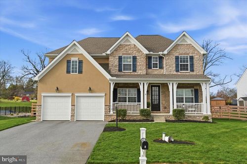 4 Sovereign Dr, DOUGLASSVILLE, PA, 19518-2448 | Card Image
