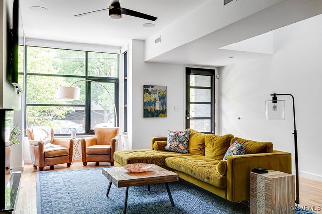An abundance of light, fresh palette and hardwoods. | Image 10