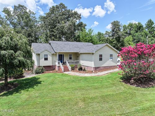 125 Redwood Dr, Elizabethton, TN, 37643-6589 | Card Image