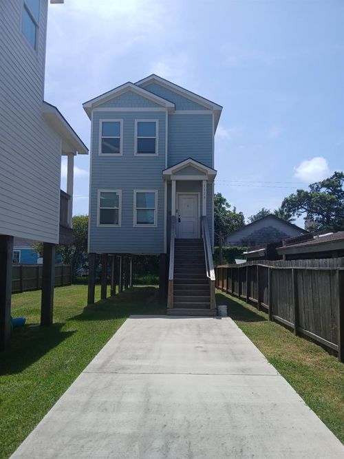 b-1115 32nd St, Galveston, TX, 77550-4236 | Card Image