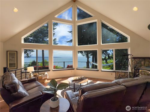 1 Beach Way, Everett, WA, 98201 | Card Image