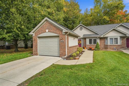 73-21296 Juniper Ct, Farmington Hills, MI, 48336-4100 | Card Image