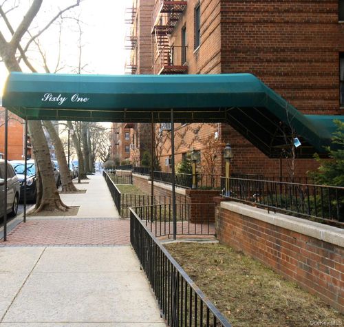 5b-61 Oliver St, New York, NY, 10038-1044 | Card Image