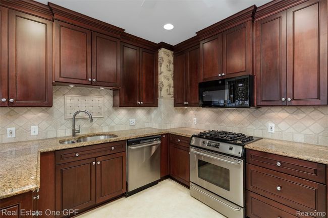 14-542 Cadieux Rd 017.jpg | Image 13