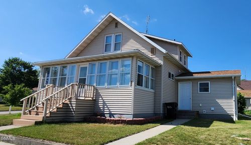 468 5th St Nw, Valley City, ND, 58072-2942 | Card Image