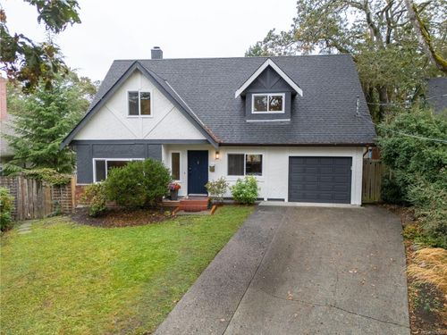 3909 Blenkinsop Rd, Saanich, BC, V8P3P2 | Card Image