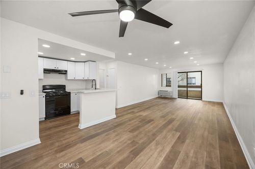 b205-600 W 3rd St, Santa Ana, CA, 92701-5298 | Card Image