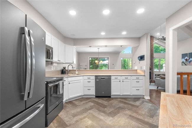 6375 S Jackson St, Townhouse with 3 bedrooms, 4 bathrooms and 2 parking in Centennial CO | Image 9