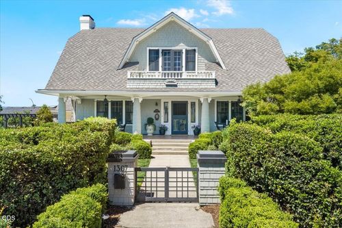 1307 Queen Anne Ave, Medford, OR, 97504-7053 | Card Image