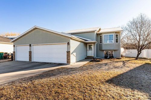 1521 7th St W, West Fargo, ND, 58078-4604 | Card Image