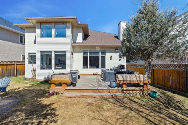 10979 Valley Ridge Drive Nw, Home with 3 bedrooms, 3 bathrooms and 4 parking in Calgary AB | Image 35